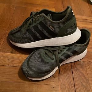 Girls Adidas Sneakers Size 5 1/2